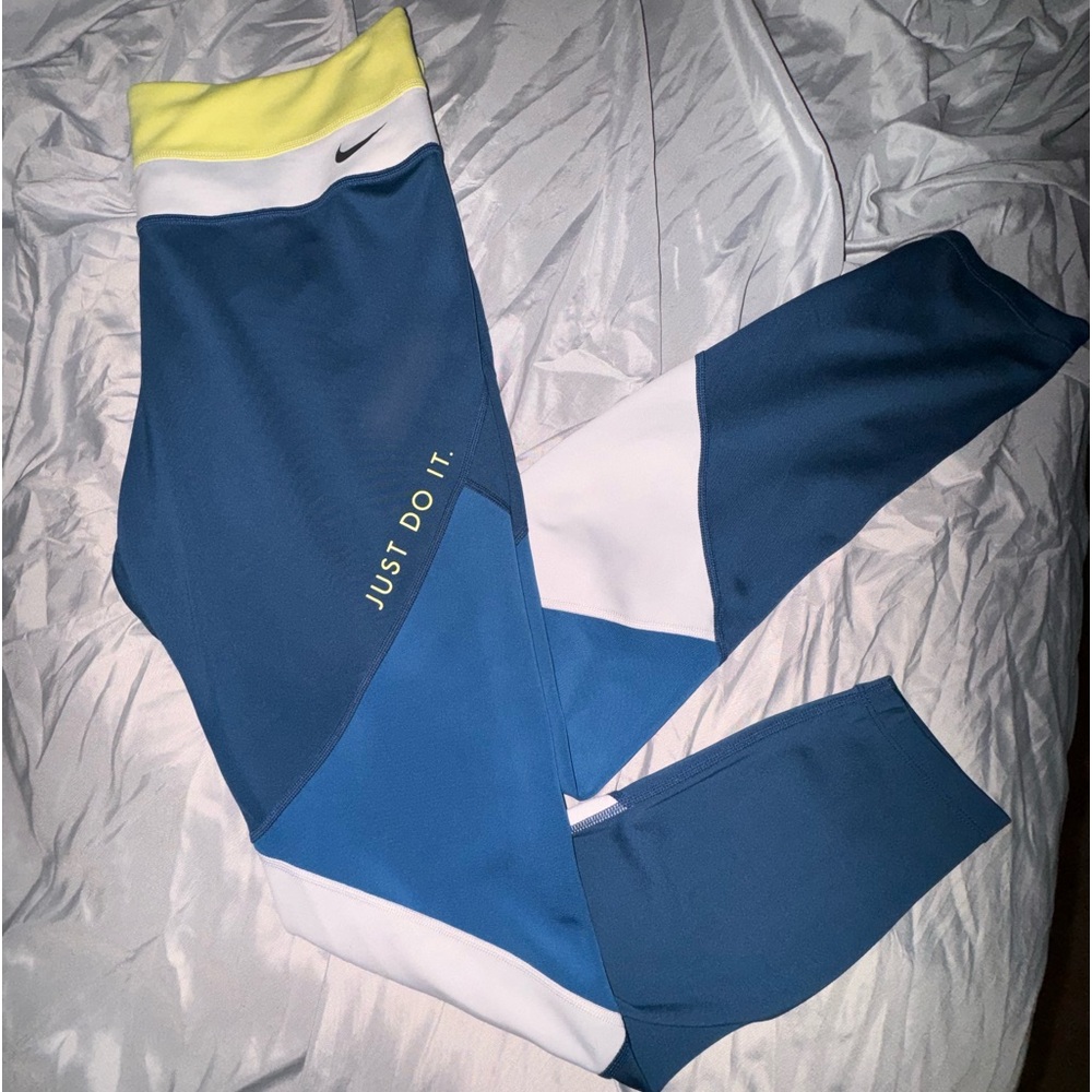 Women’s Nike leggings multi color